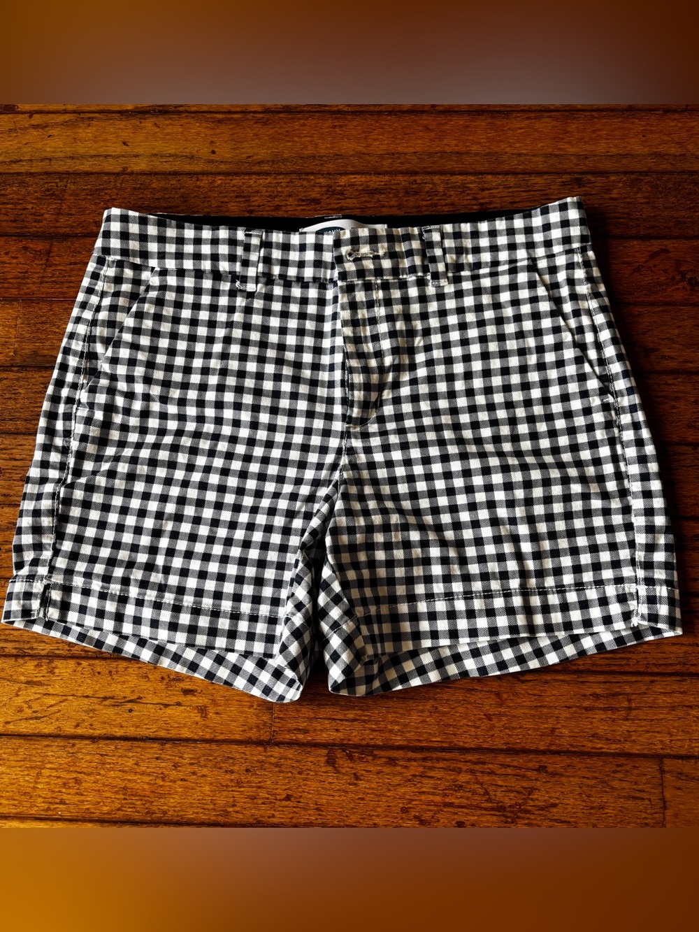 Womens Old Navy Mid-Rise shorts size 6